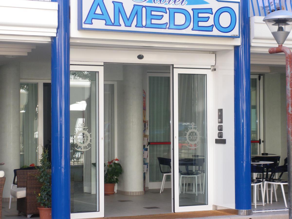 Hotel Amedeo Misano Adriatico Exterior photo